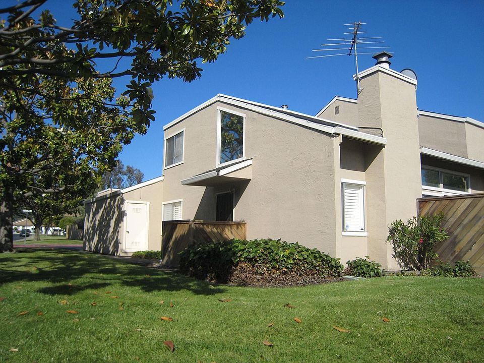 1st image of 27671 Medlar Dr