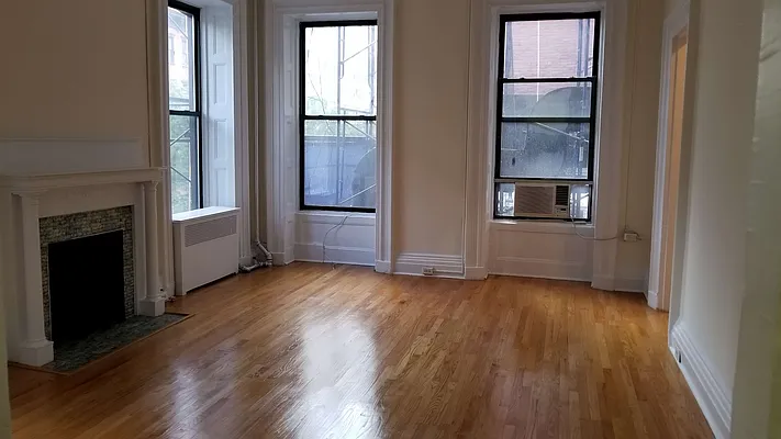 Rented by Realty Queens LLC | media 2