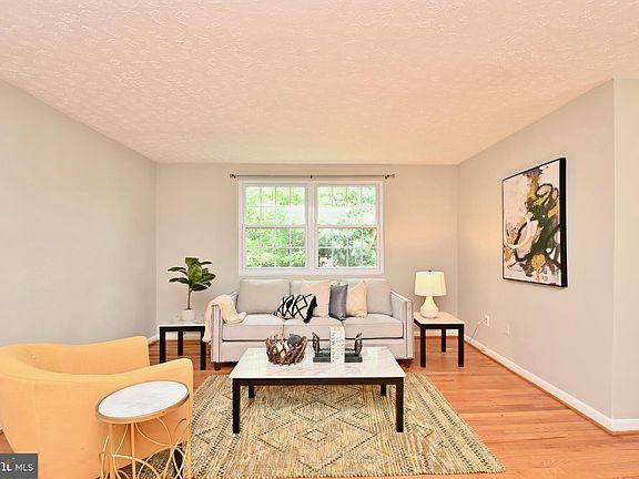 5th image of 2030 N Vermont St APT 303