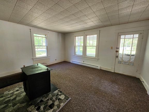 5th image of 18280 Cassett Ave