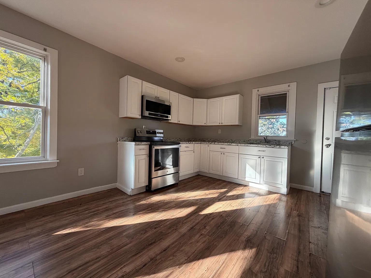 3 bed, 975 sqft, $1,795 — Photo 4