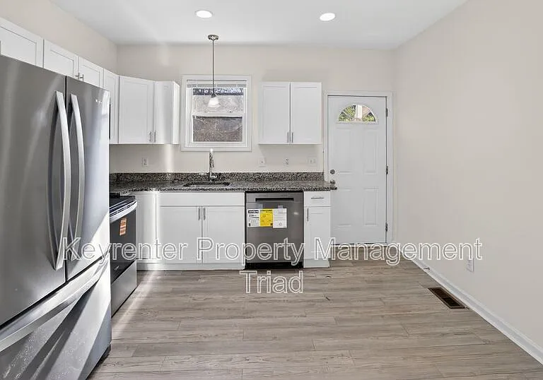 2405 Freeman Mill Rd — Photo 32