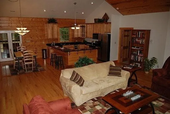 3 bed, 1950 sqft, $2,900 — Photo 4