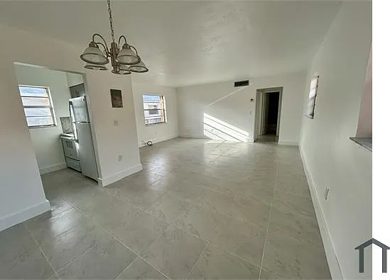 1 bed, 700 sqft, $1,750 — Photo 2