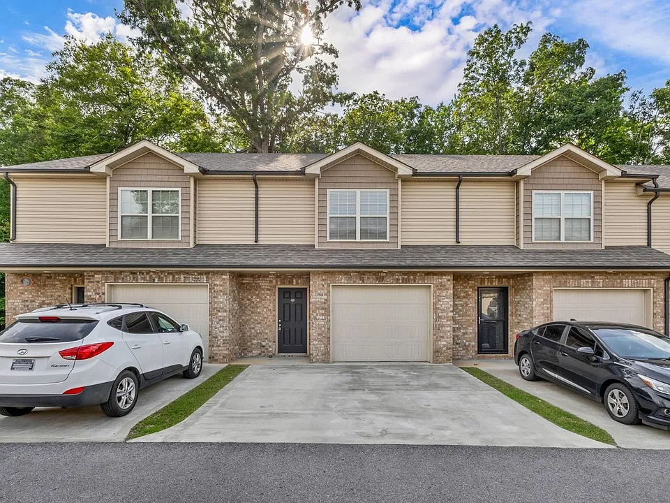 135 Country Ln #203