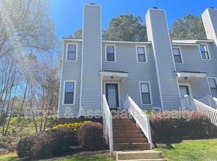 6141 Laurel Cir, Raleigh, NC 27612