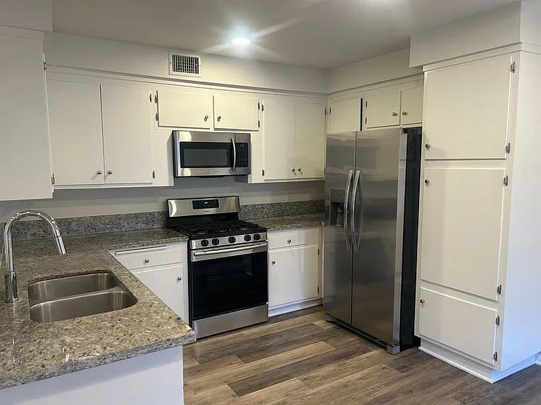 3459 Montrose Ave #A — Photo 5