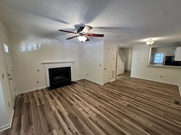 2 bed, 1.5 bath, 1066 sqft, $1,495 — Photo 2