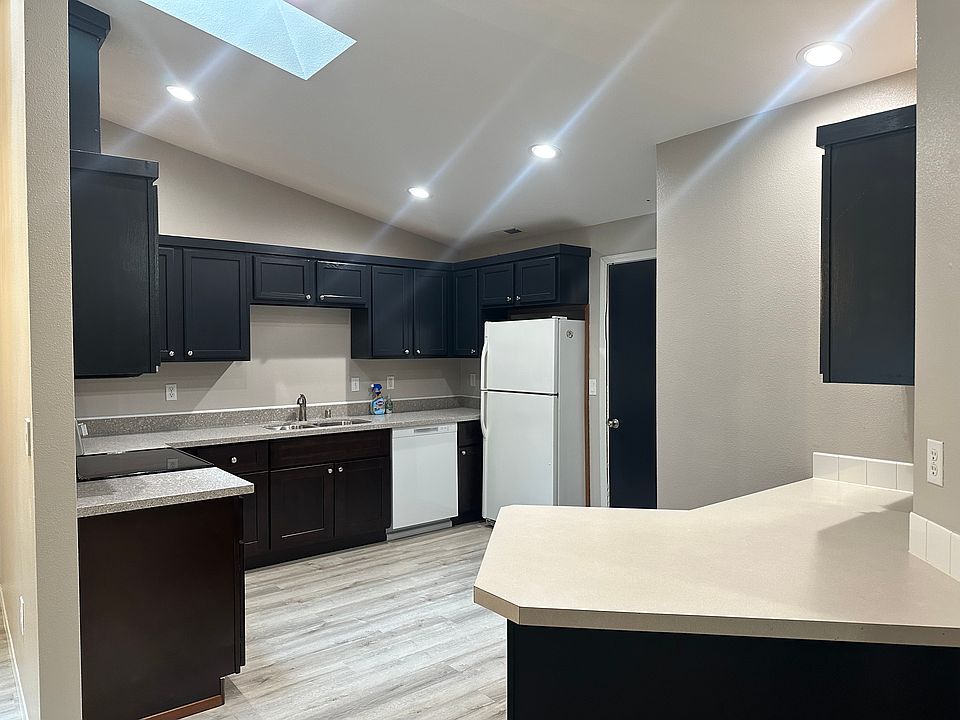 2nd image of 12106 114th Avenue Ct E