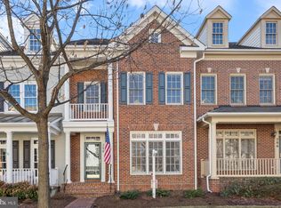 208 Oak Knoll Ter, Rockville, MD