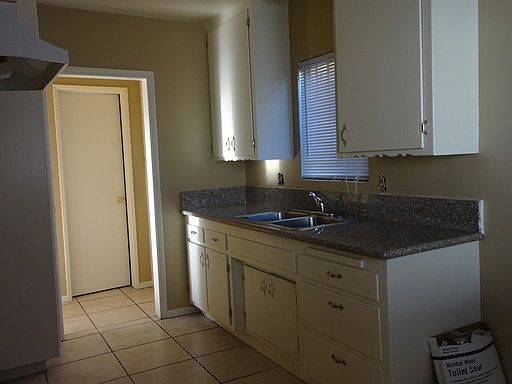 5th image of 345 E Louise St