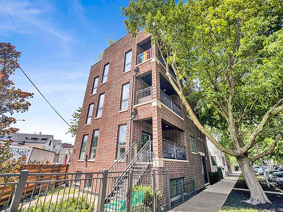 2nd image of 3012 N Leavitt St #2