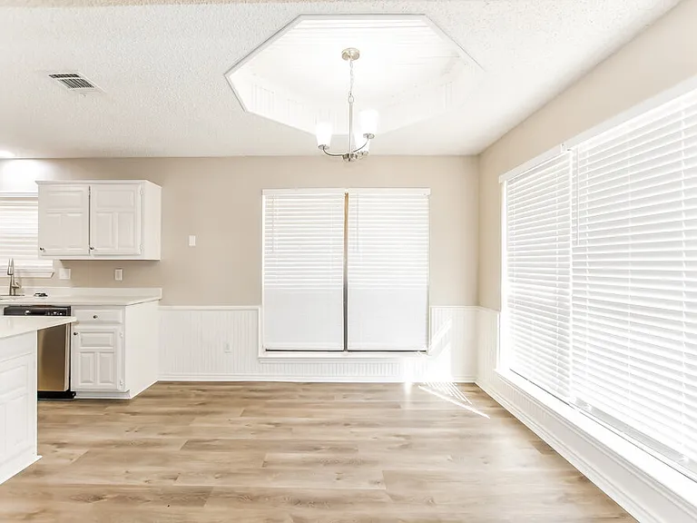 308 Southlake Dr — Photo 9