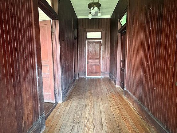 2nd image of 213 W Abbey St