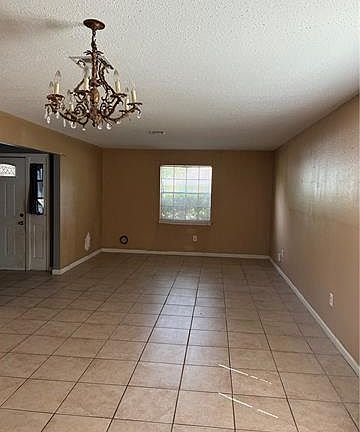 3rd image of 206 Devon Rd