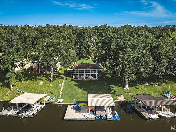 2nd image of 1858 Lakeshore Dr