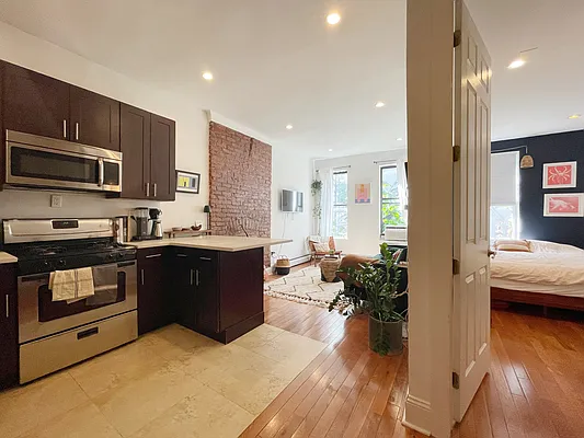 Rented by Pear NYC LLC | media 11