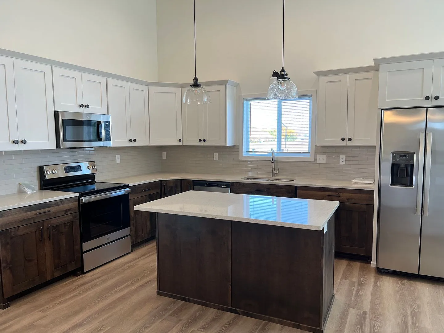 4 Bed 3 Bath Single Family Home — Photo 3