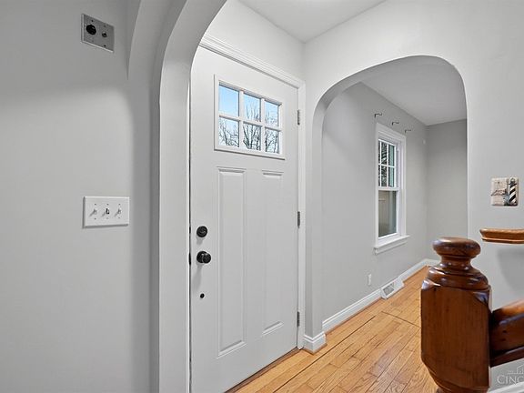 5th image of 440 W Sharon Rd