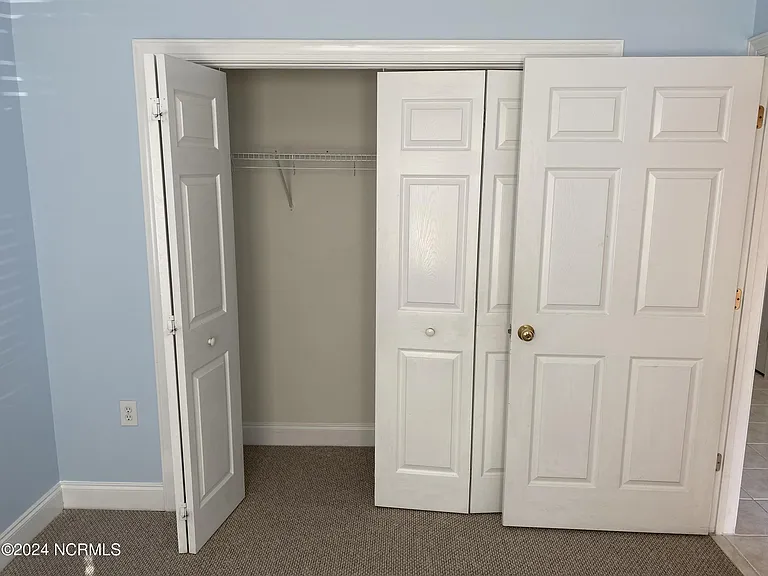 411 Avenshire Ct — Photo 5
