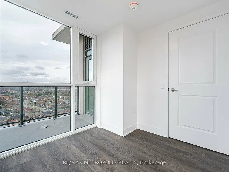 202 Burnhamthorpe Rd E #1704 — Photo 21