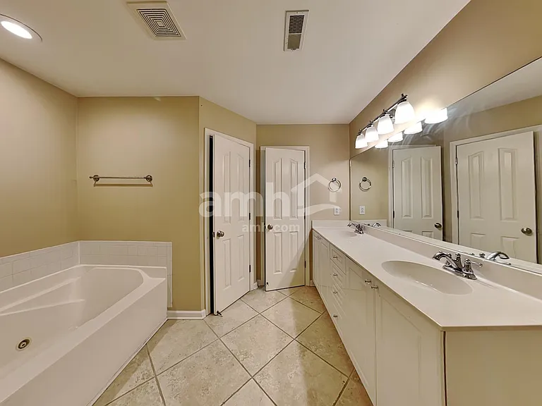 1068 Blairfield Dr — Photo 12
