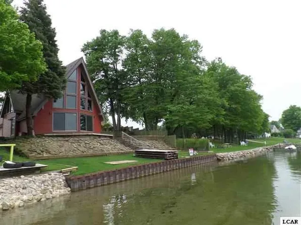 4920 Pleasant Valley Rd, Manitou Beach, MI 49253