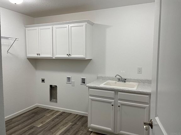 4th image of 305 E Prestige Dr