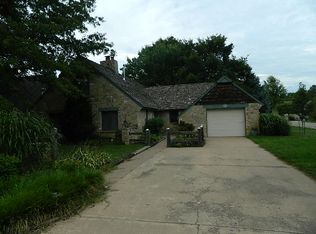 1704 E 20th Ave, Winfield, KS 67156