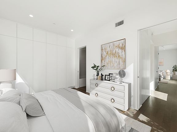 5th image of 935 N San Vicente Blvd #3