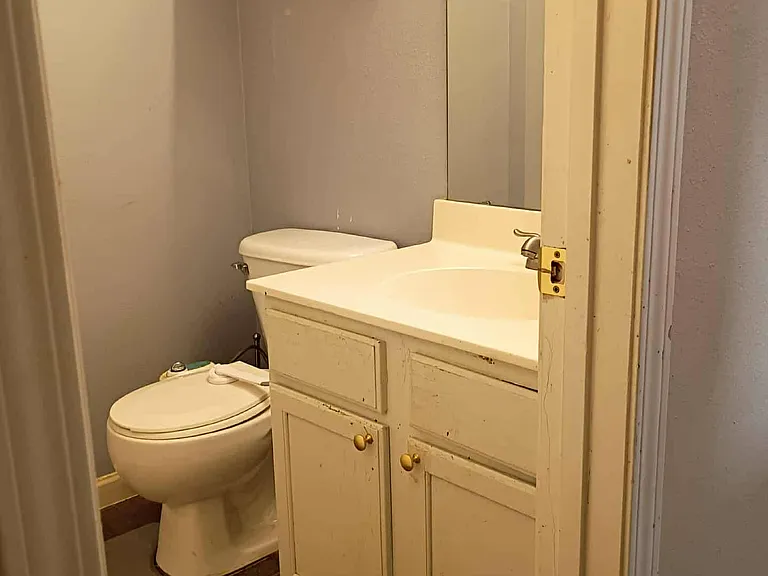 2324 Kirkgate Ln — Photo 8