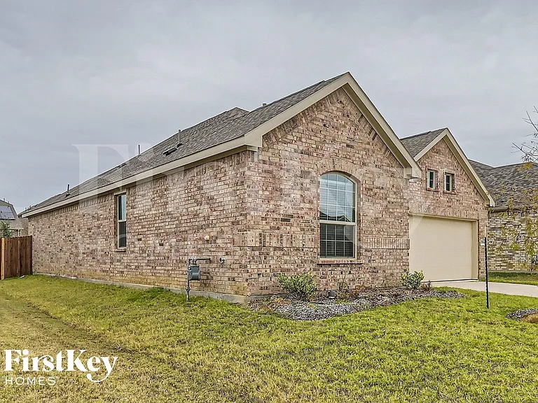 2324 Okeefe Dr — Photo 2