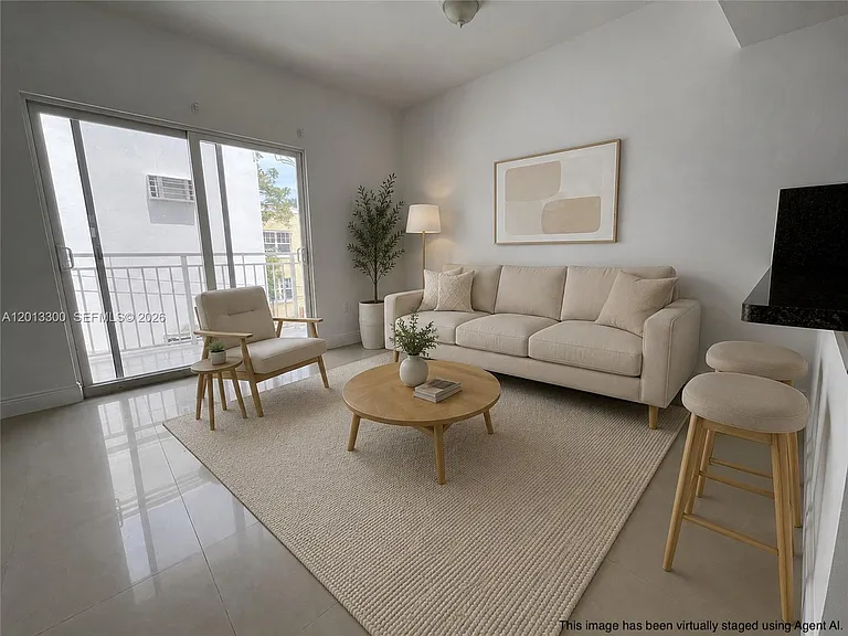 1020 SW 4th St #102 — Photo 3