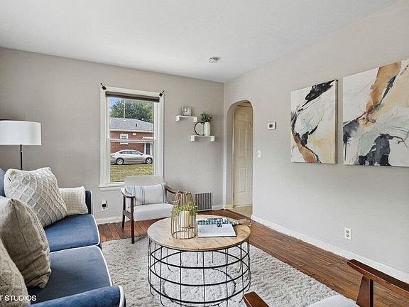 3rd image of 2511 Morton Ave