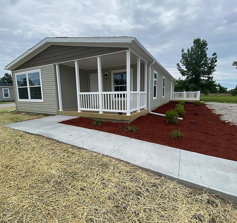 1st image of 28 Benton Dr