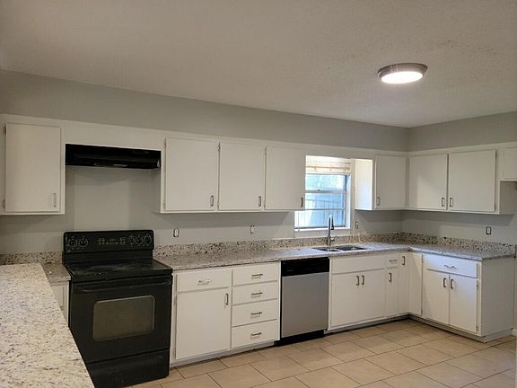 5th image of 1150 N Clayton St #B