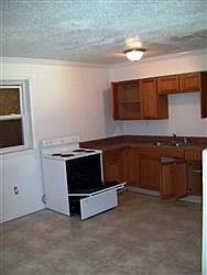 3rd image of 225 Glen Della Dr