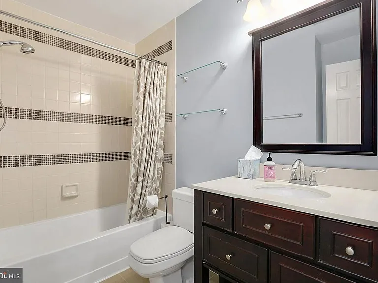 5712 Chapman Mill Dr #340 — Photo 9