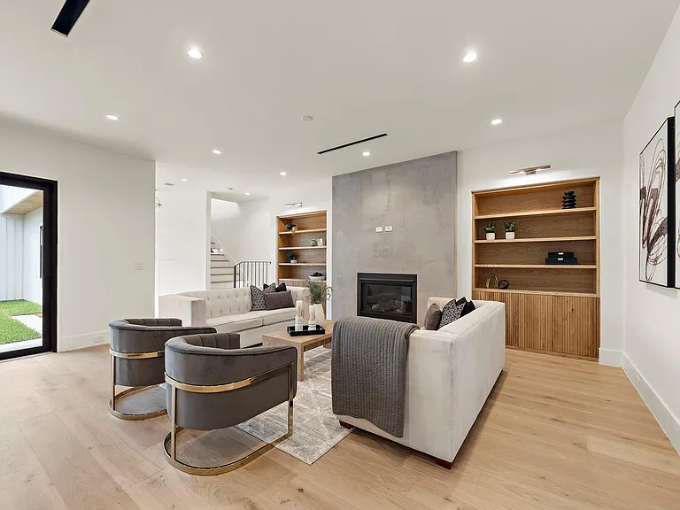 408 Pecore St — Photo 6