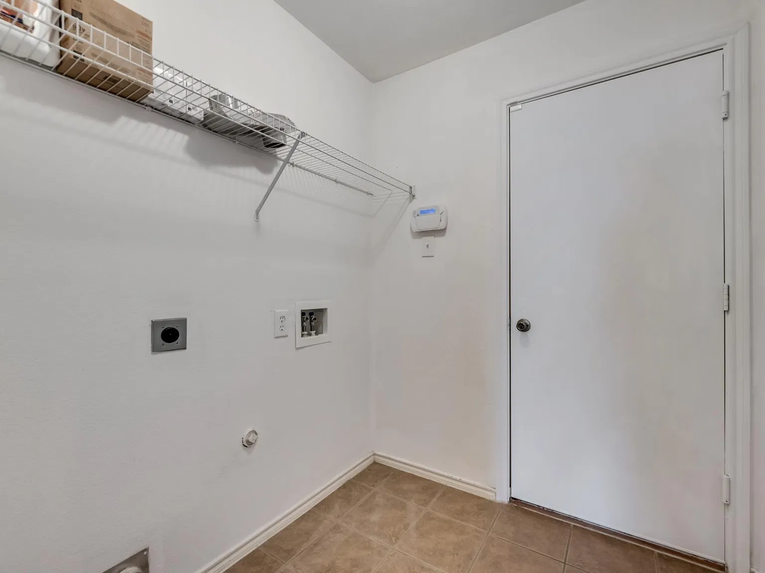 3 bed, 1883 sqft, $2,400 — Photo 4