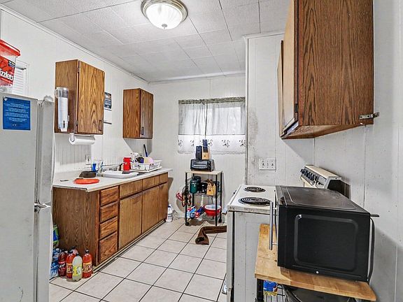 3rd image of 28438 Glenwood St