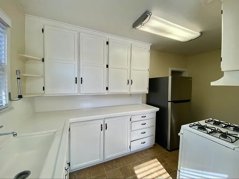 536-534 Hawthorne St #536 — Photo 8