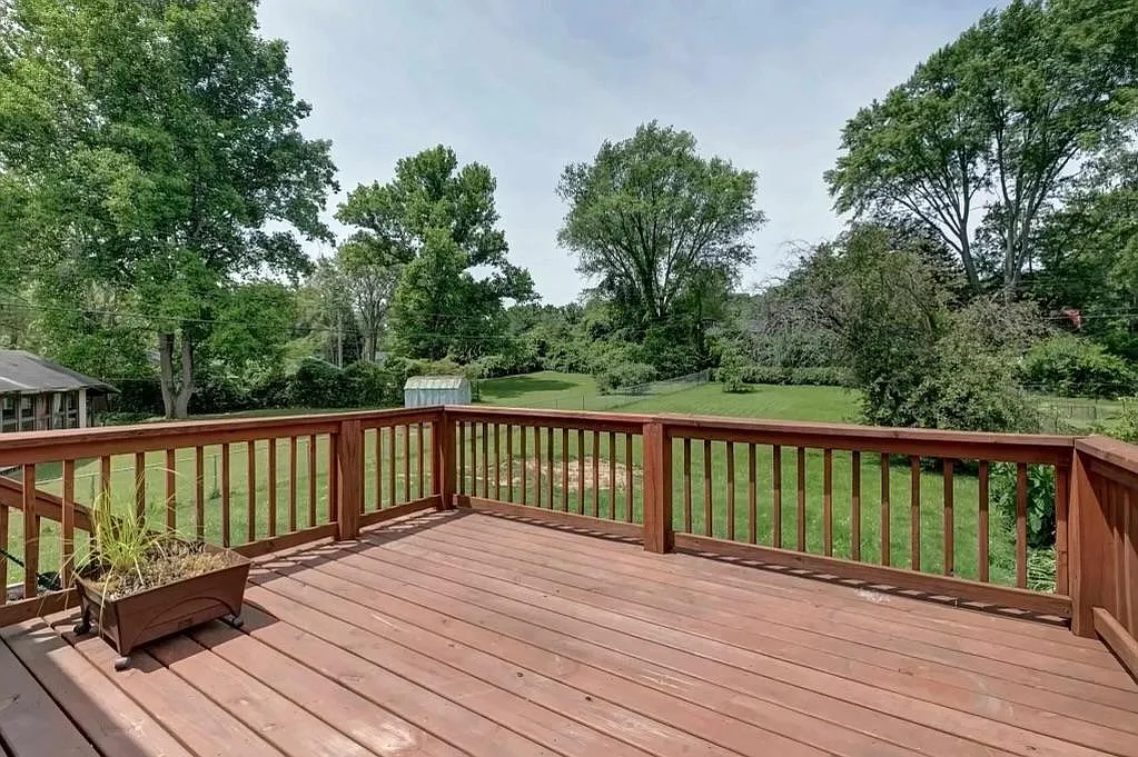 3405 N Stoneycrest Rd — Photo 2
