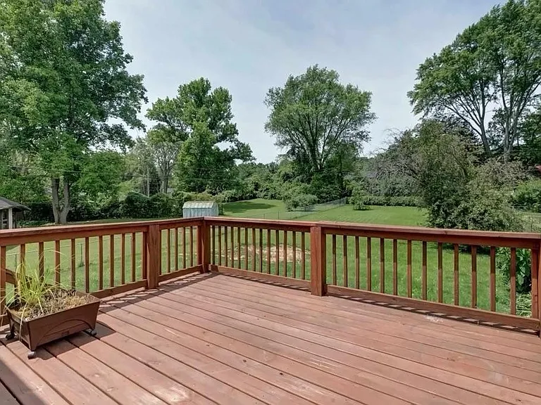 3405 N Stoneycrest Rd — Photo 2
