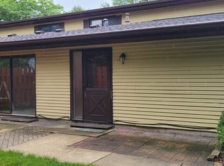 1570 Avati Ln APT B, Aurora, IL 60505