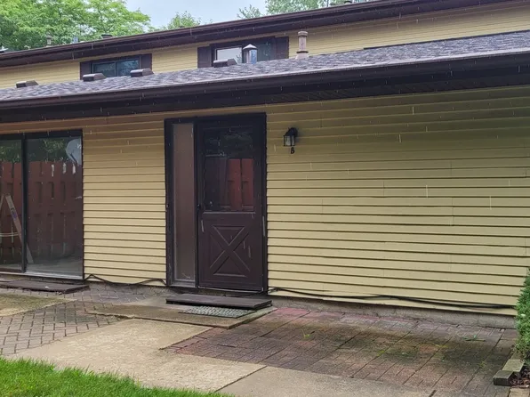 1570 Avati Ln APT B, Aurora, IL 60505