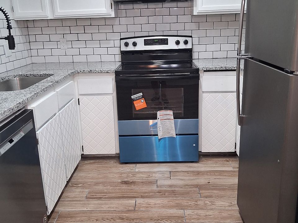 1st image of 9029 N Rockwell Dr