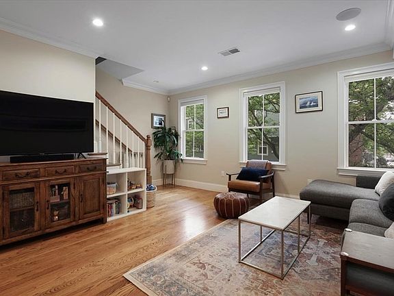 4th image of 11 Essex St #2