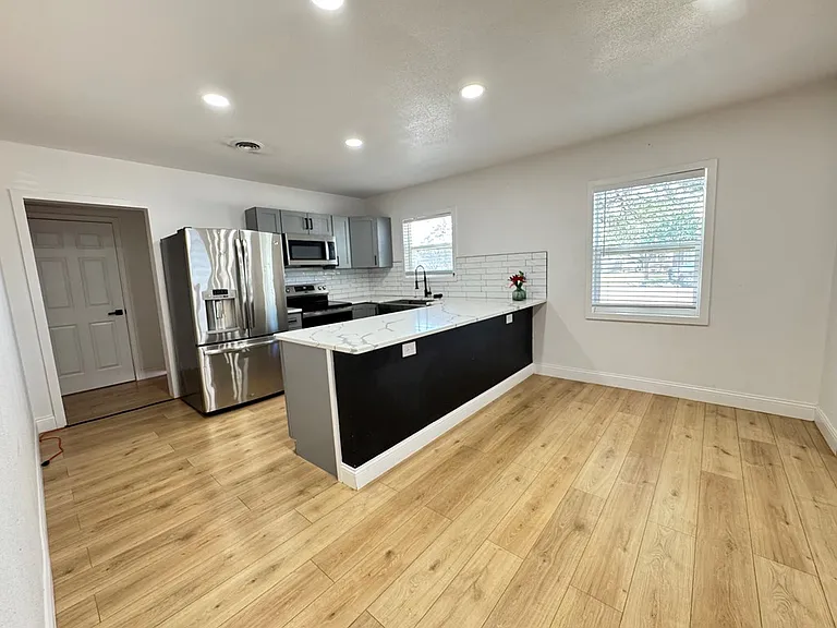 1807 W Kentucky Ave — Photo 3