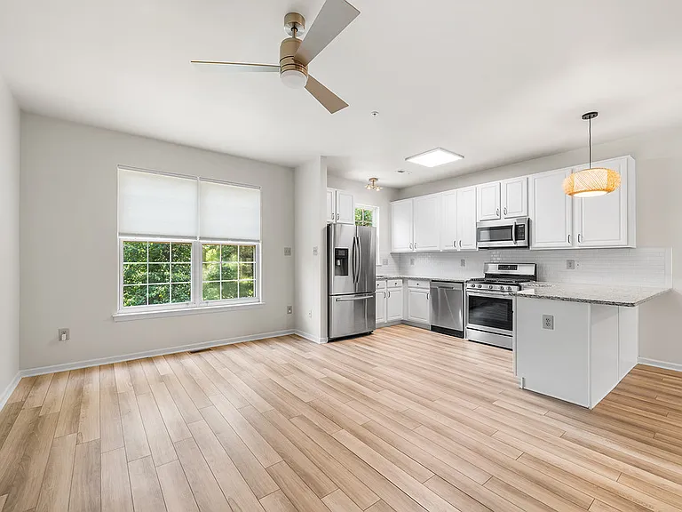 447 Fort Hill Cir — Photo 5